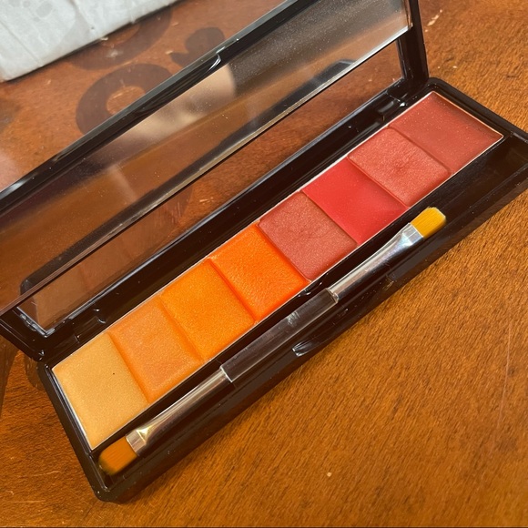 Avon Other - Avon 8 in 1 Lip Palette Natural Ribbons